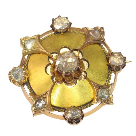 Brooch 